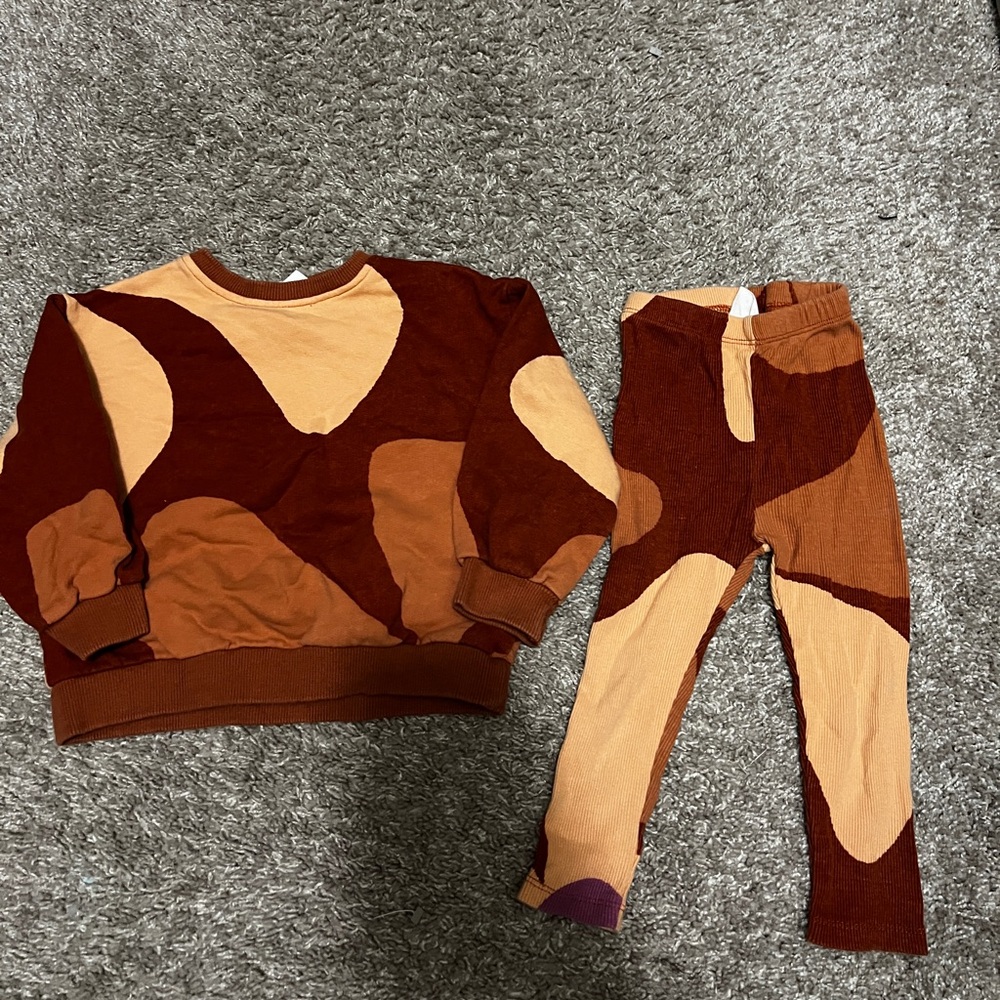abstract print sweatshirt and ribbed legging set